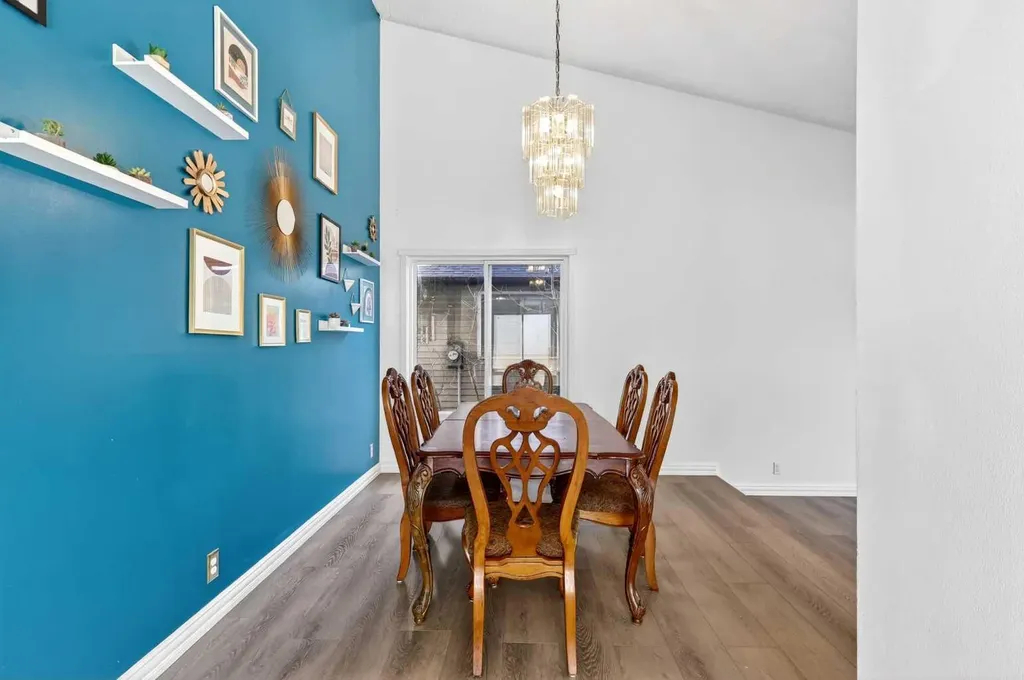 236 Mckerrell Way SE Calgary AB T2Z 1N8
