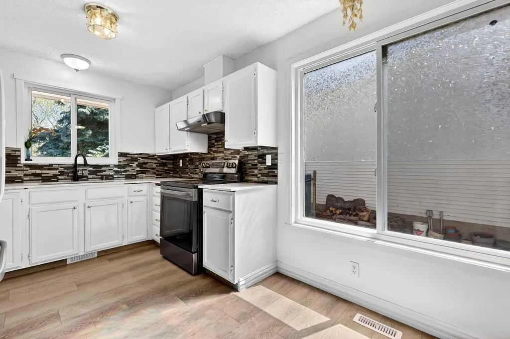 236 Mckerrell Way SE Calgary AB T2Z 1N8