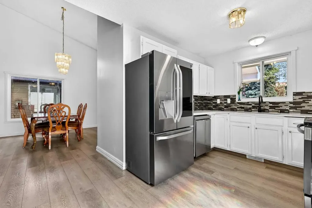 236 Mckerrell Way SE Calgary AB T2Z 1N8