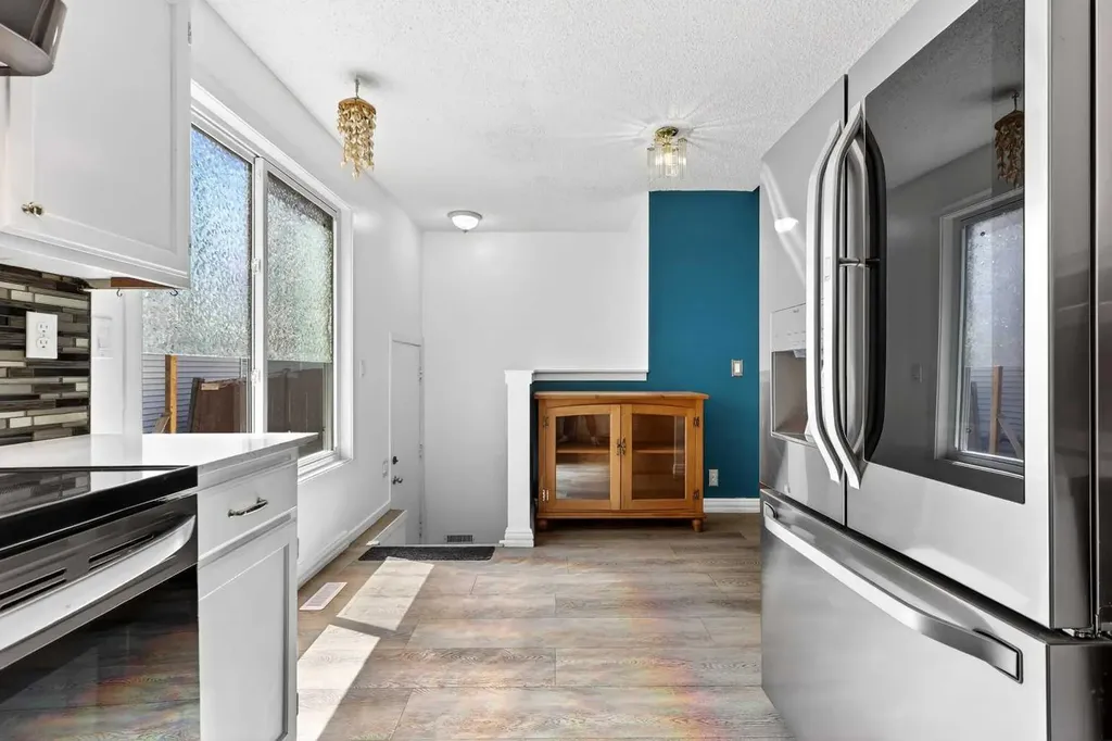 236 Mckerrell Way SE Calgary AB T2Z 1N8
