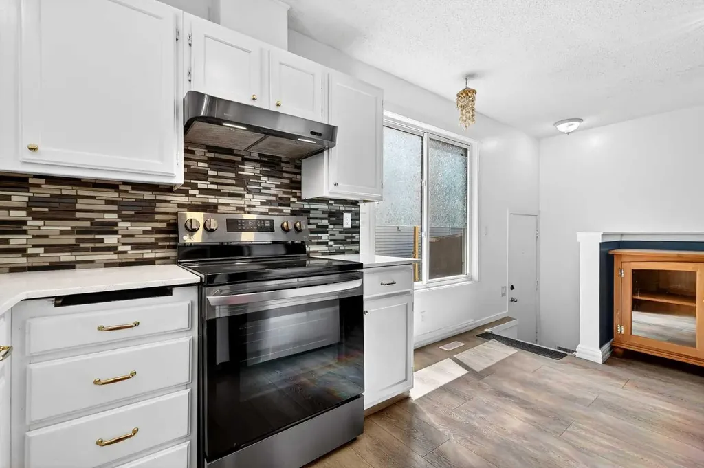 236 Mckerrell Way SE Calgary AB T2Z 1N8