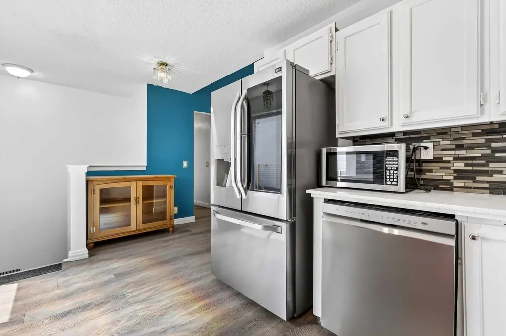 236 Mckerrell Way SE Calgary AB T2Z 1N8