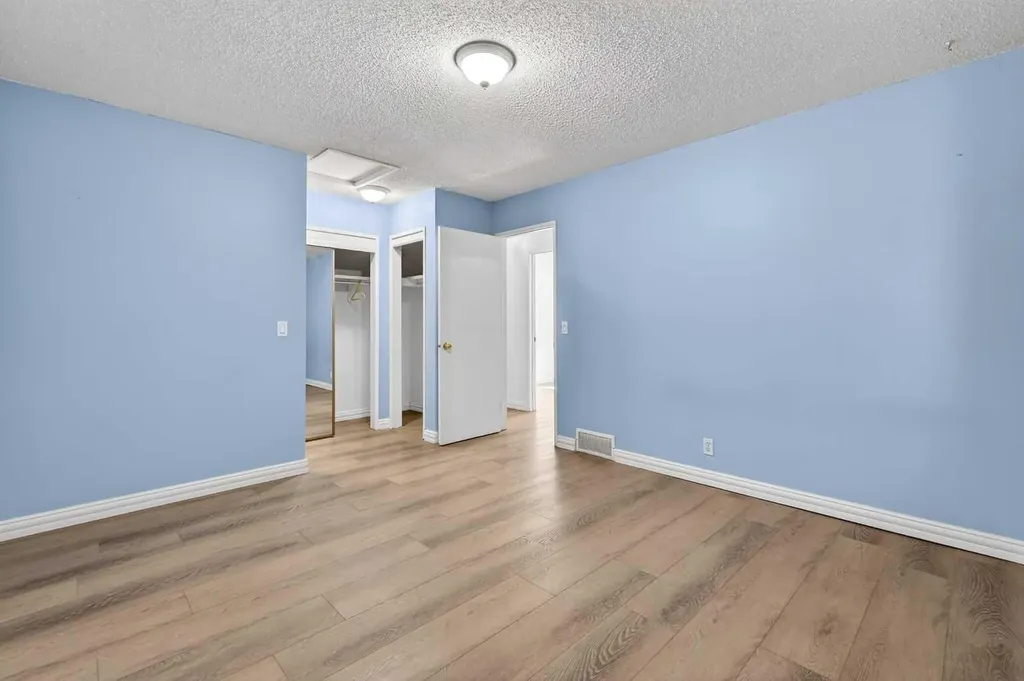 236 Mckerrell Way SE Calgary AB T2Z 1N8