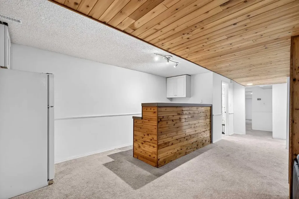 236 Mckerrell Way SE Calgary AB T2Z 1N8