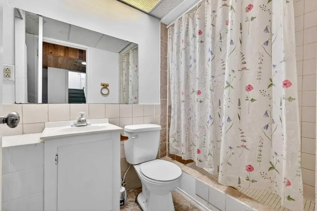 236 Mckerrell Way SE Calgary AB T2Z 1N8
