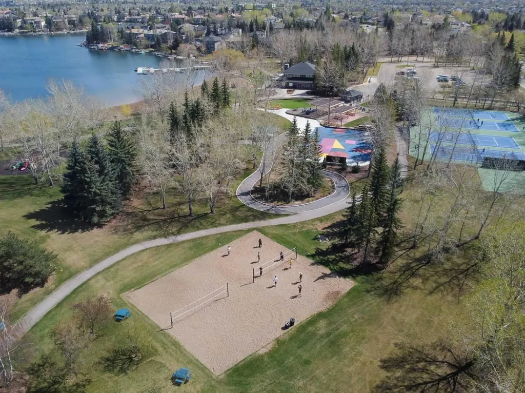 236 Mckerrell Way SE Calgary AB T2Z 1N8