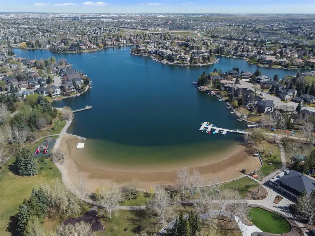 236 Mckerrell Way SE Calgary AB T2Z 1N8