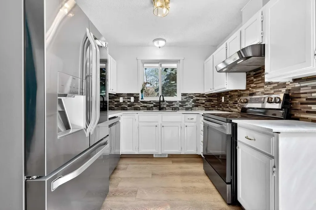 236 Mckerrell Way SE Calgary AB T2Z 1N8