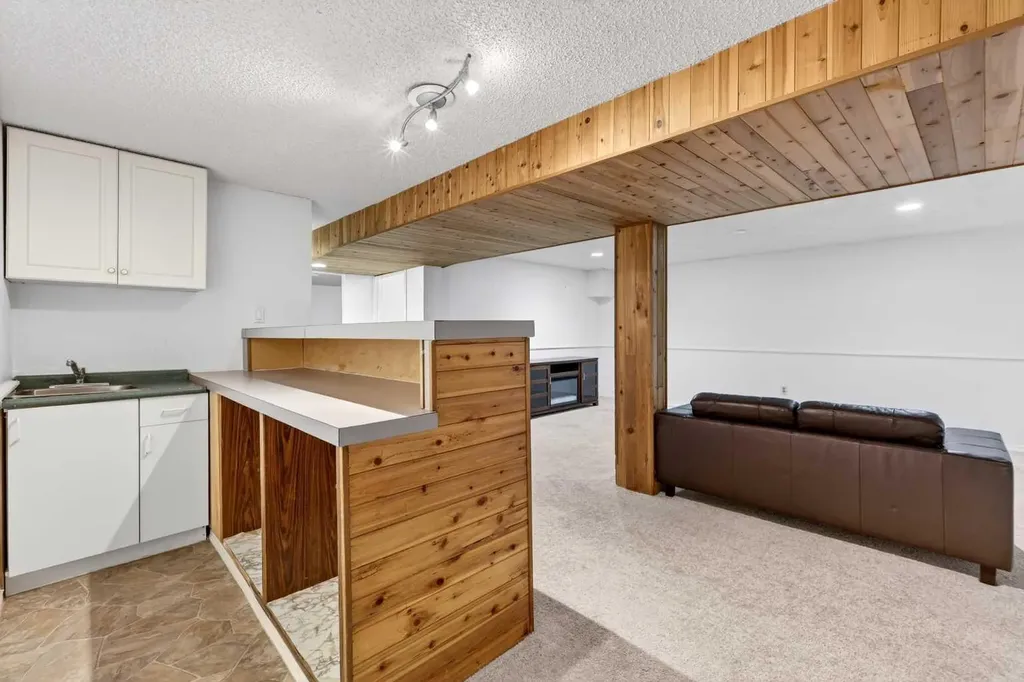 236 Mckerrell Way SE Calgary AB T2Z 1N8