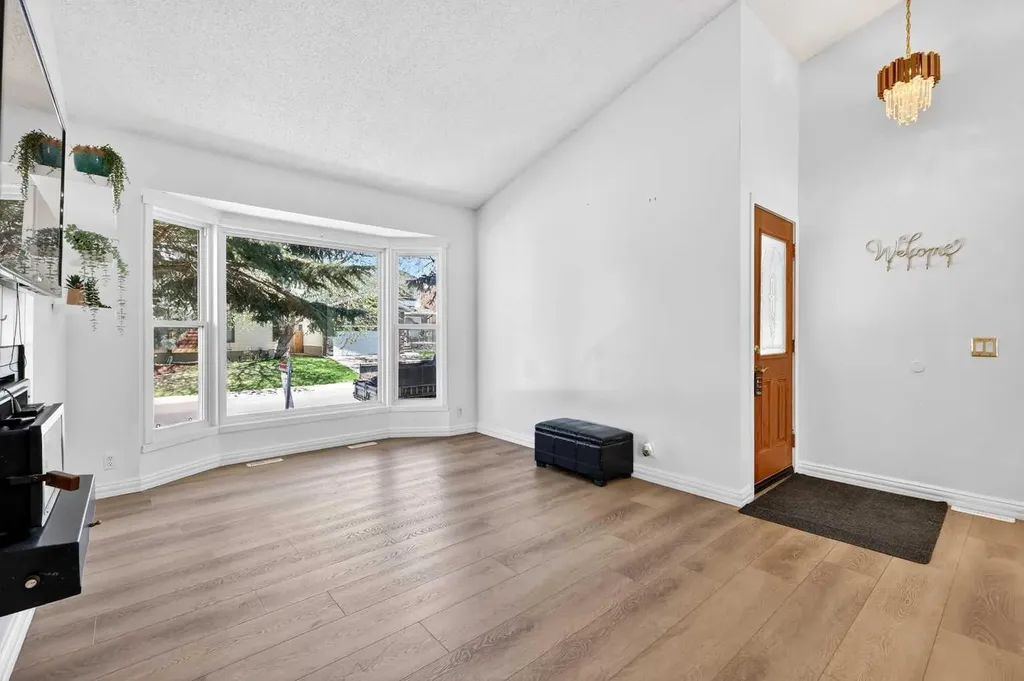 236 Mckerrell Way SE Calgary AB T2Z 1N8