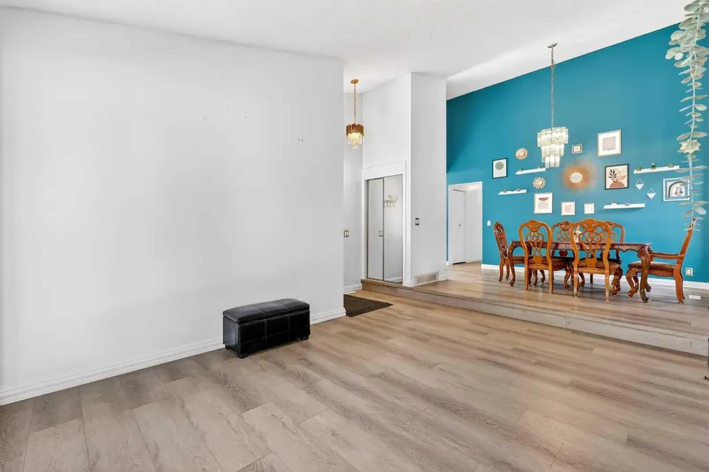 236 Mckerrell Way SE Calgary AB T2Z 1N8