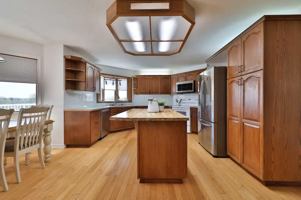 369 S 2 Street W Magrath AB T0K 1J0