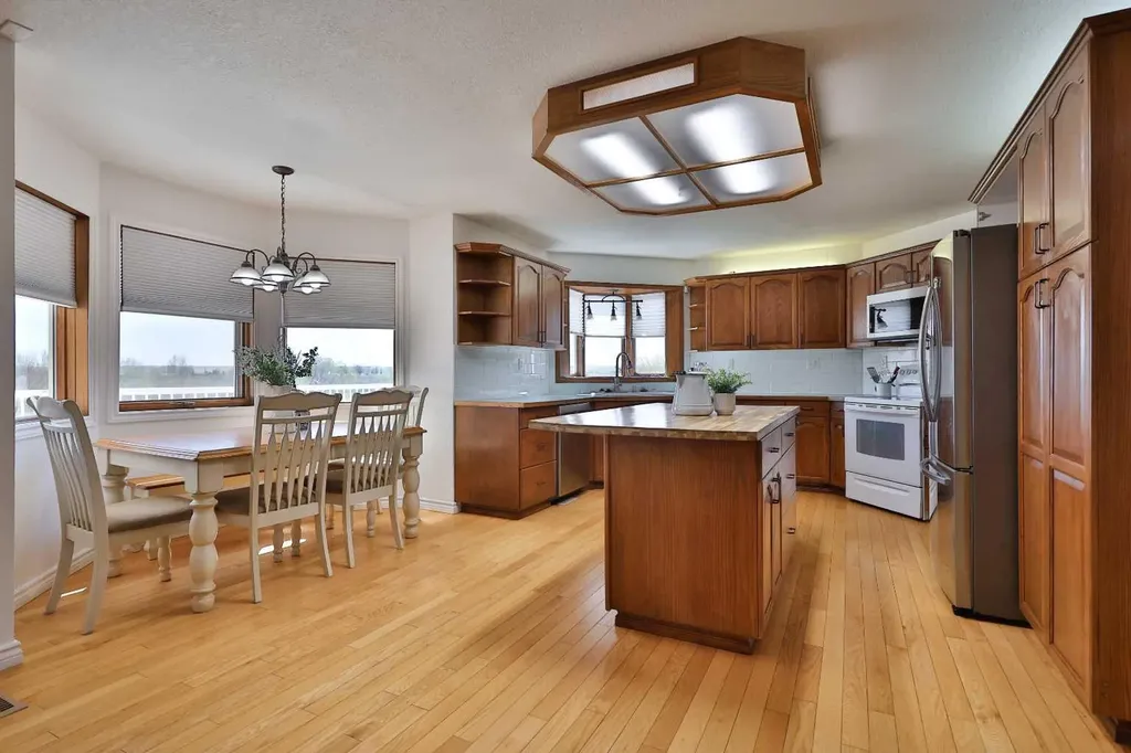369 S 2 Street W Magrath AB T0K 1J0