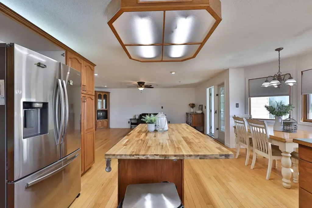 369 S 2 Street W Magrath AB T0K 1J0