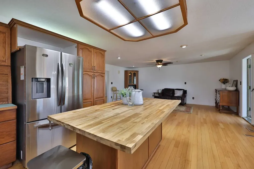 369 S 2 Street W Magrath AB T0K 1J0