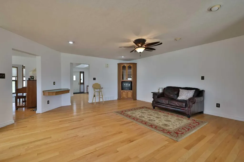 369 S 2 Street W Magrath AB T0K 1J0