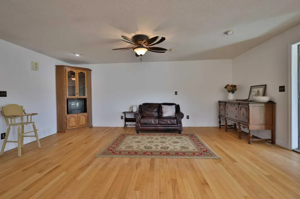 369 S 2 Street W Magrath AB T0K 1J0