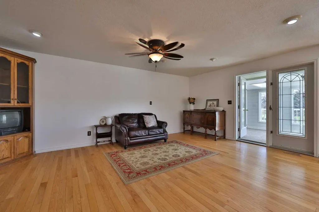 369 S 2 Street W Magrath AB T0K 1J0