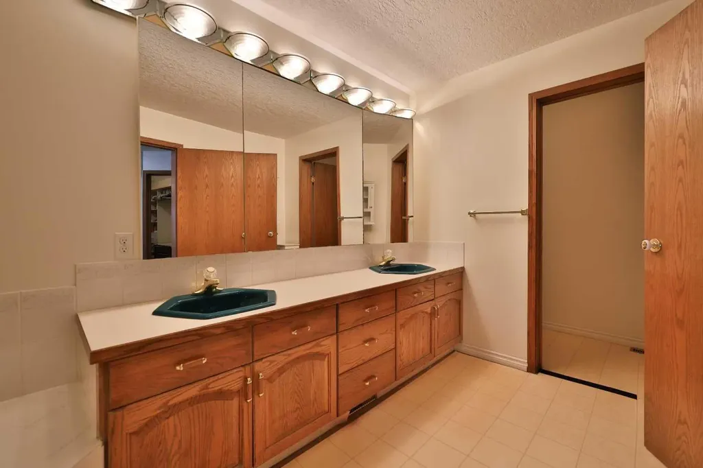 369 S 2 Street W Magrath AB T0K 1J0