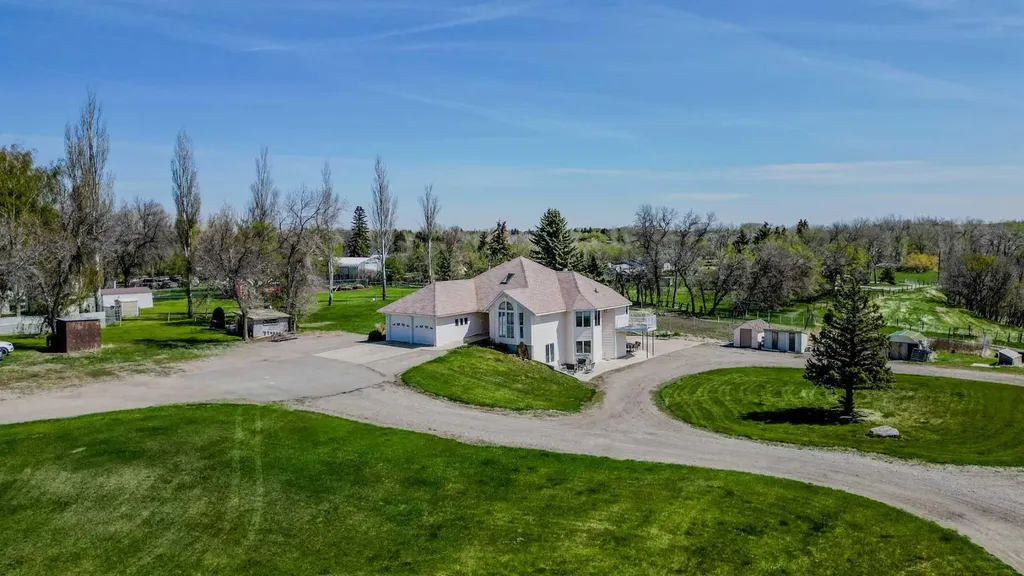 369 S 2 Street W Magrath AB T0K 1J0