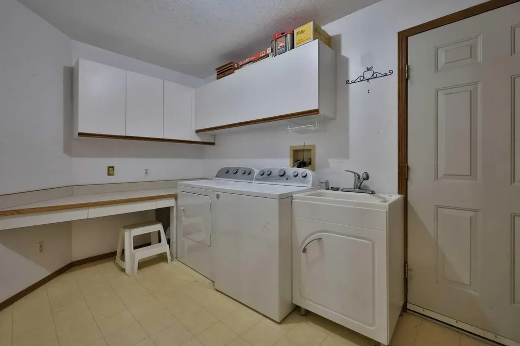 369 S 2 Street W Magrath AB T0K 1J0