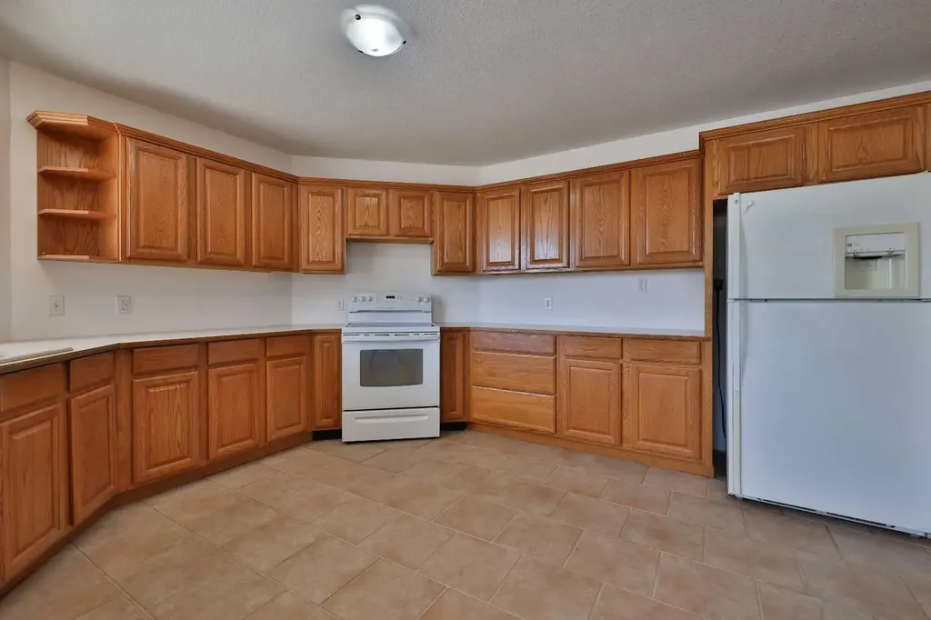 369 S 2 Street W Magrath AB T0K 1J0