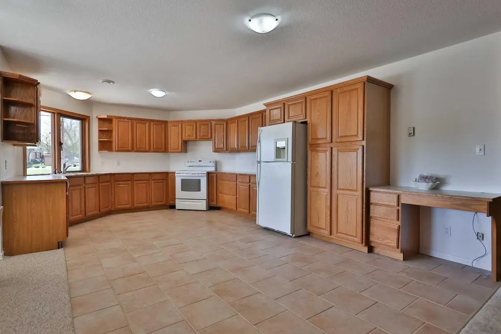 369 S 2 Street W Magrath AB T0K 1J0