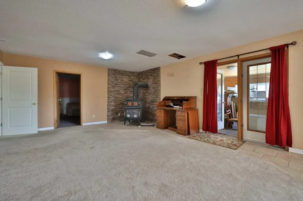 369 S 2 Street W Magrath AB T0K 1J0