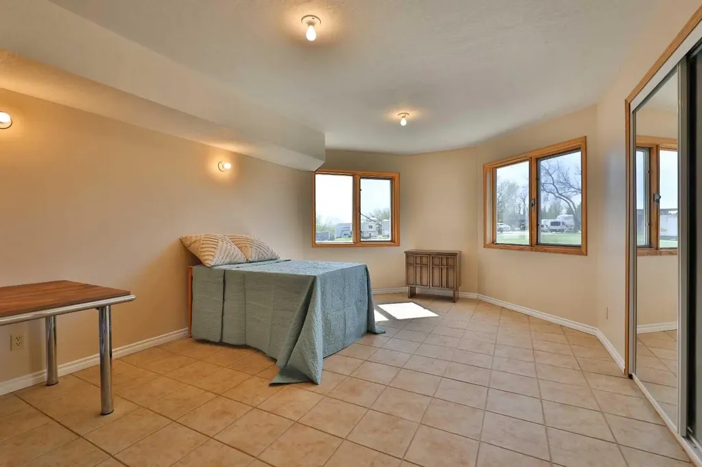 369 S 2 Street W Magrath AB T0K 1J0