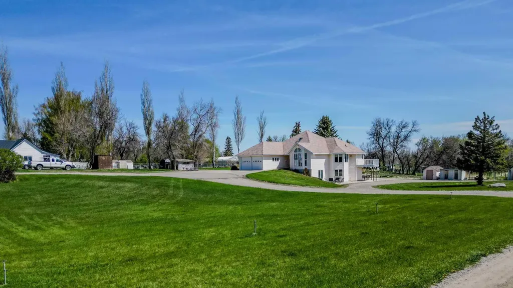 369 S 2 Street W Magrath AB T0K 1J0