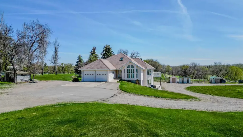 369 S 2 Street W Magrath AB T0K 1J0