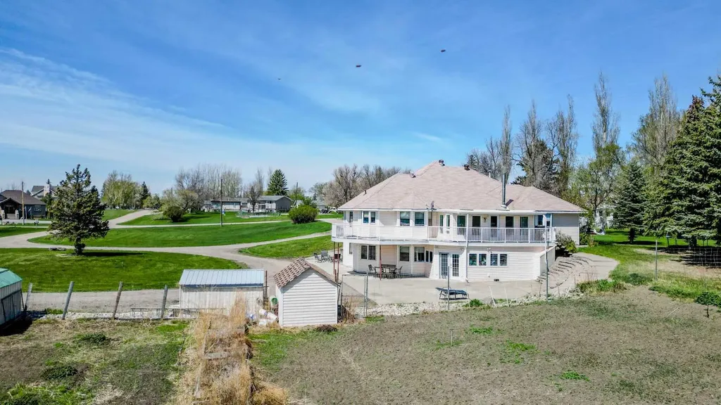 369 S 2 Street W Magrath AB T0K 1J0