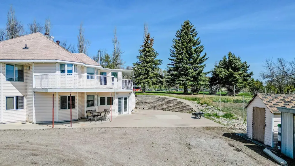 369 S 2 Street W Magrath AB T0K 1J0