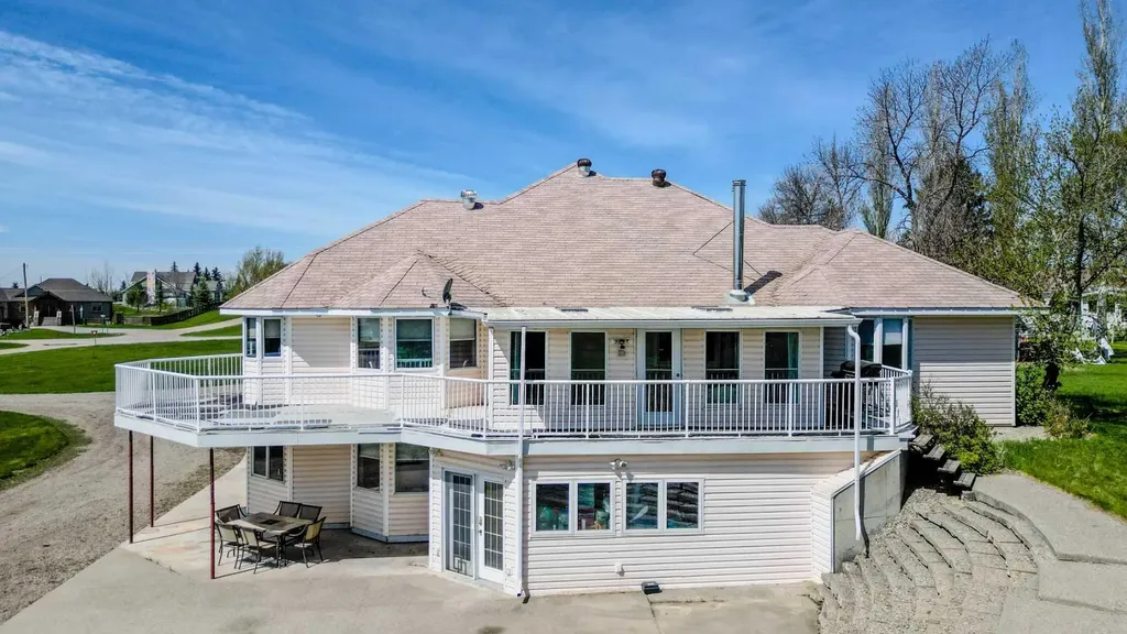 369 S 2 Street W Magrath AB T0K 1J0