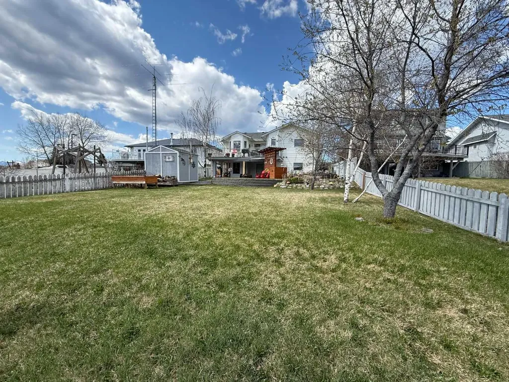 428 Collinge Road Hinton AB T7V1L1
