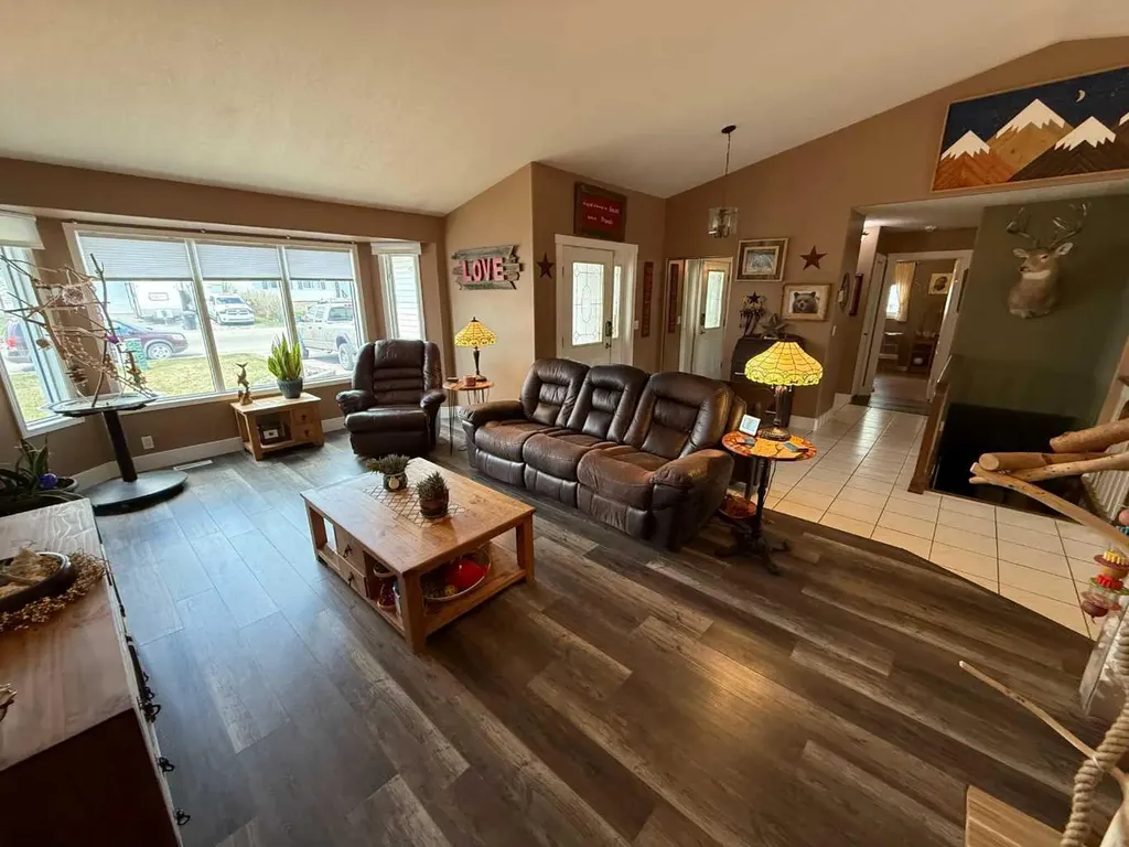 428 Collinge Road Hinton AB T7V1L1