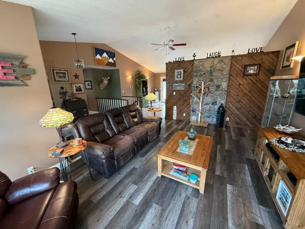 428 Collinge Road Hinton AB T7V1L1