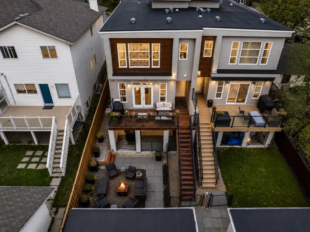 4827 22 Avenue NW Calgary AB T3B 0Y4