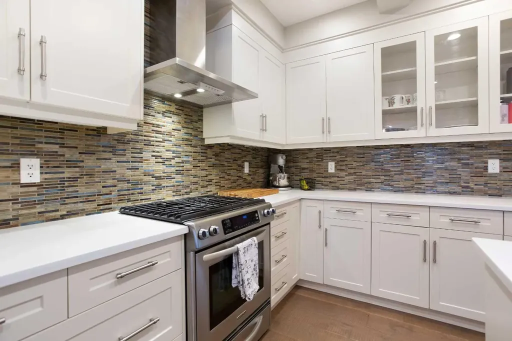 4827 22 Avenue NW Calgary AB T3B 0Y4