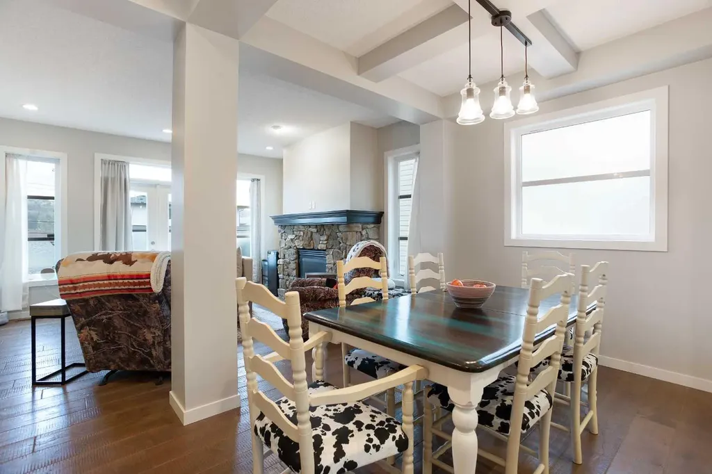 4827 22 Avenue NW Calgary AB T3B 0Y4
