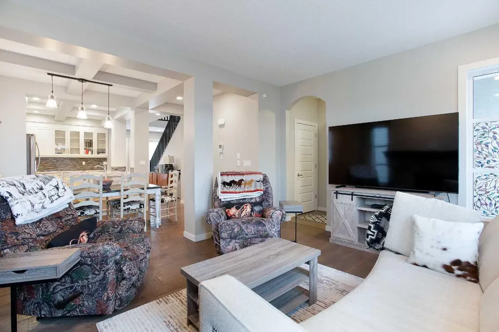 4827 22 Avenue NW Calgary AB T3B 0Y4