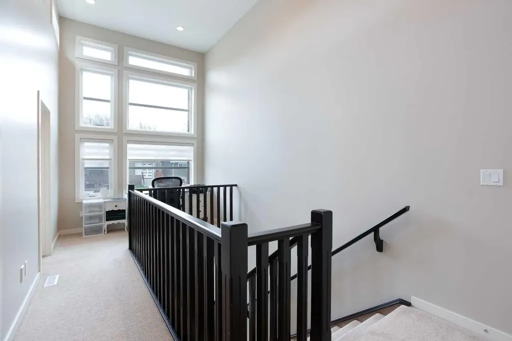 4827 22 Avenue NW Calgary AB T3B 0Y4