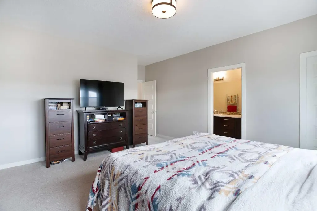 4827 22 Avenue NW Calgary AB T3B 0Y4