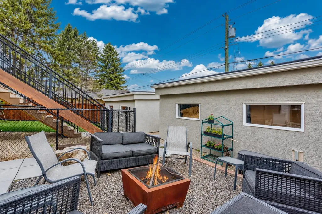 4827 22 Avenue NW Calgary AB T3B 0Y4