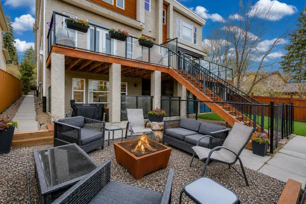 4827 22 Avenue NW Calgary AB T3B 0Y4
