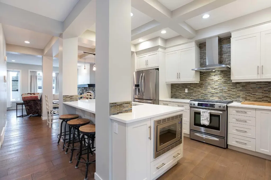 4827 22 Avenue NW Calgary AB T3B 0Y4