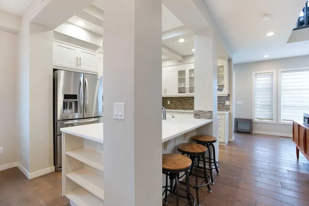 4827 22 Avenue NW Calgary AB T3B 0Y4