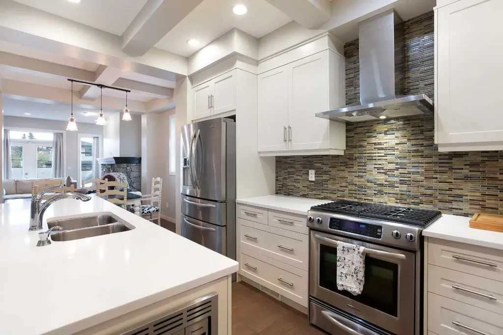 4827 22 Avenue NW Calgary AB T3B 0Y4