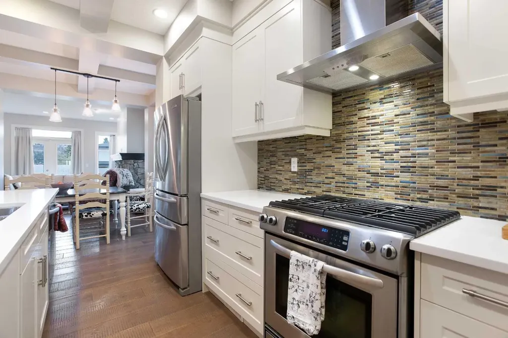 4827 22 Avenue NW Calgary AB T3B 0Y4