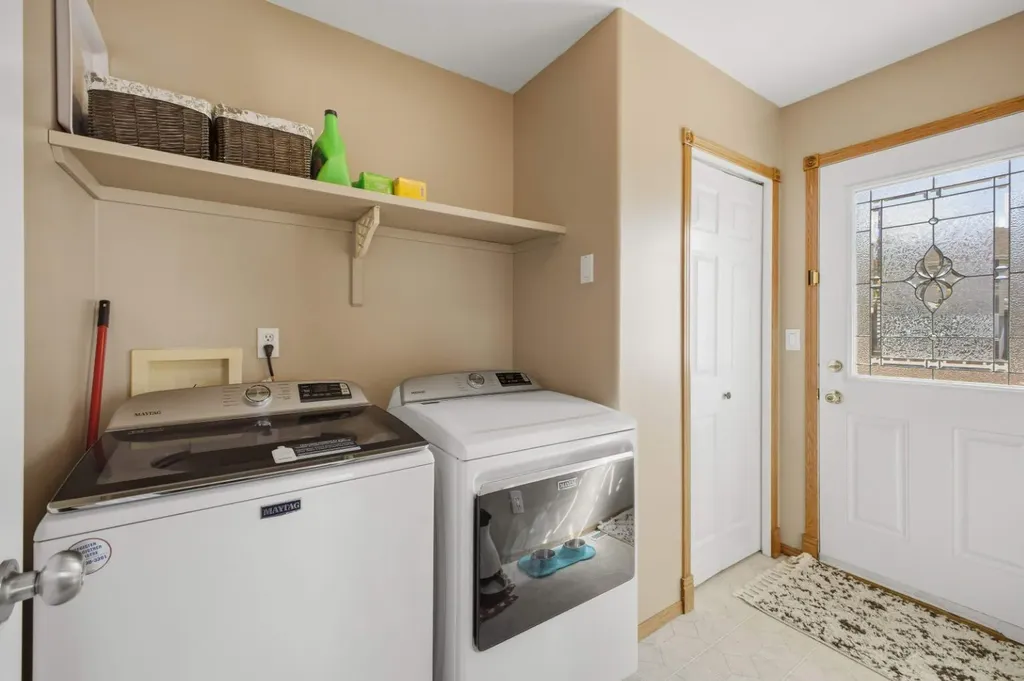 1 Pell Close Sylvan Lake AB T4S 1W8